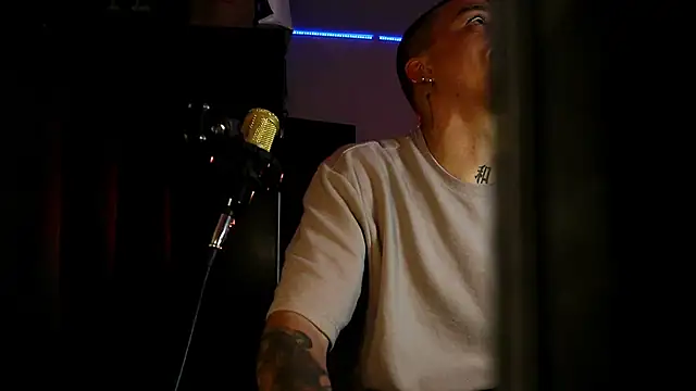 AlphaMasterXxx online show from November 18, 2025, 8:23 pm