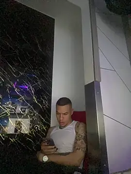 AlphaMasterXxx online show from November 13, 2025, 9:46 am