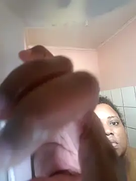 Snapshot of Karamelsaus chatting on October 22, 2025, 7:24 pm Karamelsaus online show from October 22, 2025, 7:24 pm