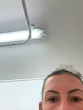 MilaRenee online show from October 9, 2025, 6:47 am