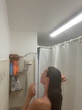 MilaRenee online show from December 21, 2025, 1:13 pm