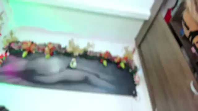 sophie 004 online show from November 18, 2025, 7:28 pm