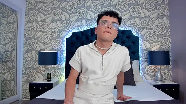 Snapshot of RichardParkk chatting on September 12, 2025, 2:44 am RichardParkk online show from September 12, 2025, 2:44 am