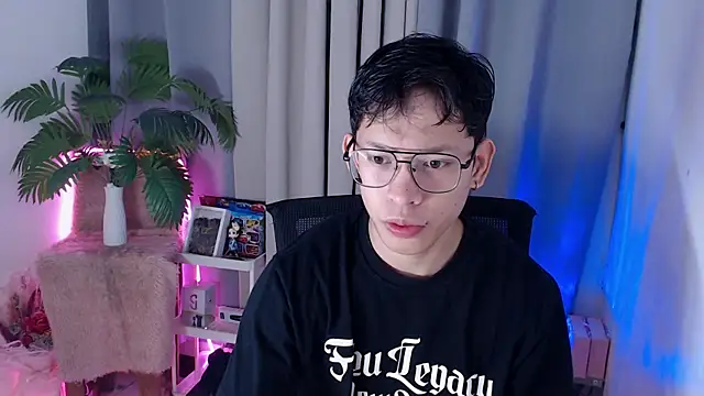 Snapshot of pinkcock_froi2305 chatting on February 15, 2026, 1:06 am pinkcock froi2305 online show from February 15, 2026, 1:06 am