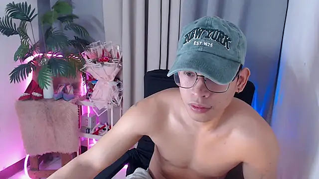 Snapshot of pinkcock_froi2305 chatting on February 21, 2026, 2:57 am pinkcock froi2305 online show from February 21, 2026, 2:57 am