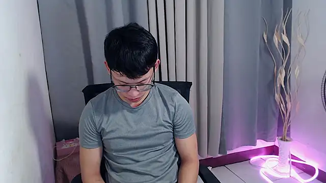 pinkcock froi2305 online show from April 14, 2026, 1:49 pm