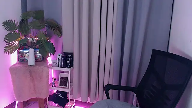 Snapshot of pinkcock_froi2305 chatting on January 16, 2026, 4:05 am pinkcock froi2305 online show from January 16, 2026, 4:05 am