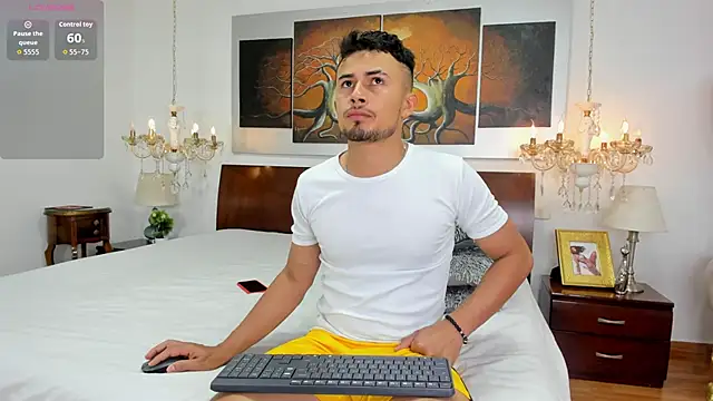 Snapshot of Valentiinoss chatting on January 13, 2026, 8:35 pm Valentiinoss online show from January 13, 2026, 8:35 pm