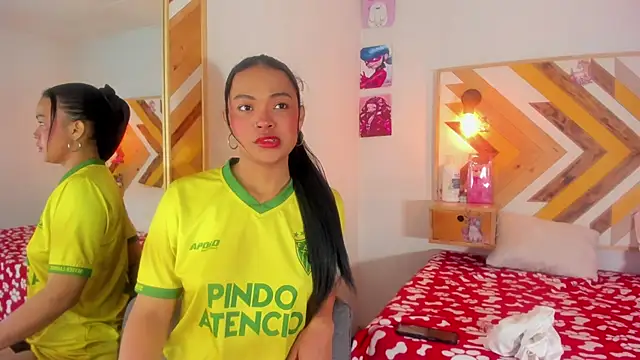 Snapshot of SoleneFontaine chatting on November 14, 2025, 11:36 am SoleneFontaine online show from November 14, 2025, 11:36 am