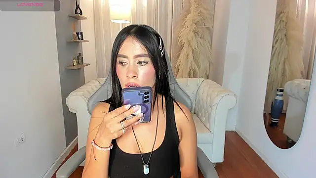 Natalia Leon8 online show from September 15, 2025, 4:02 am