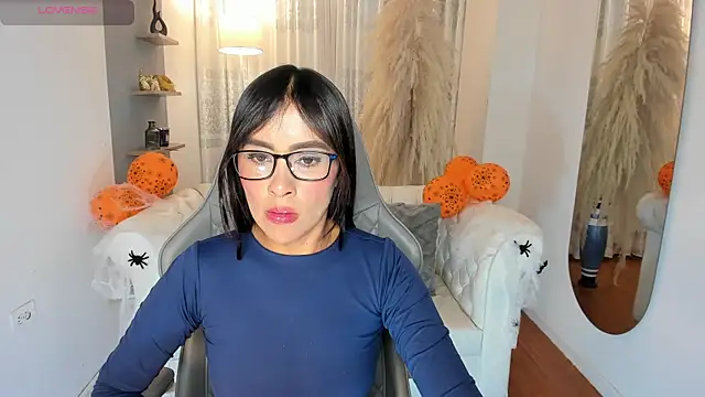 Natalia Leon8 online show from October 6, 2025, 4:35 am