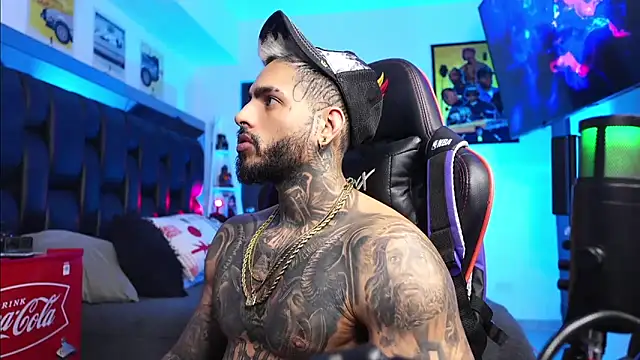 logan hugh8 online show from February 25, 2026, 1:06 am