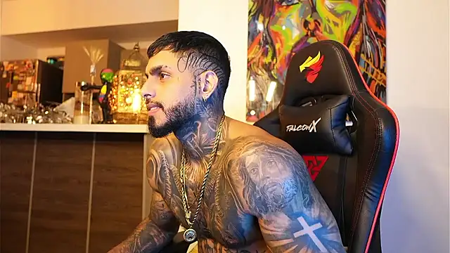 logan hugh8 online show from September 28, 2025, 2:07 am