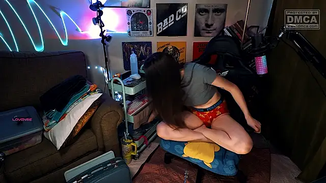 Snapshot of urhappywaifu chatting on February 14, 2026, 2:01 am urhappywaifu online show from February 14, 2026, 2:01 am