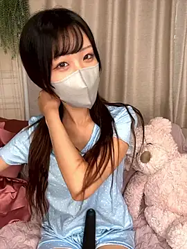 Snapshot of emiiiii1001 chatting on October 21, 2025, 4:23 am emiiiii1001 online show from October 21, 2025, 4:23 am