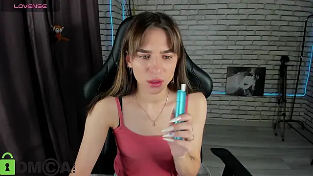 Snapshot of lasly_moon chatting on December 18, 2025, 12:38 am lasly moon online show from December 18, 2025, 12:38 am