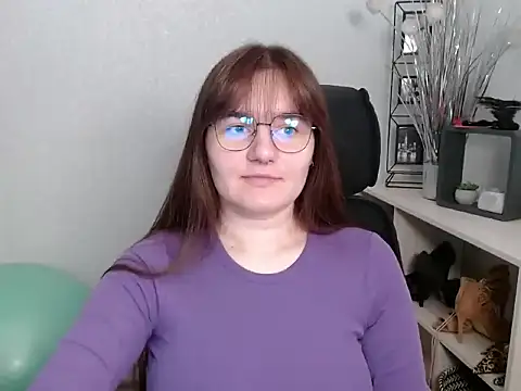 Julie Diamond online show from November 14, 2025, 1:37 pm