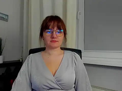 Julie Diamond online show from December 3, 2025, 5:01 pm