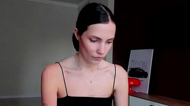 Snapshot of AdeleShinemm chatting on November 14, 2025, 9:46 am AdeleShinemm online show from November 14, 2025, 9:46 am