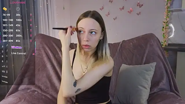 NyxaThorn online show from April 17, 2026, 4:10 pm