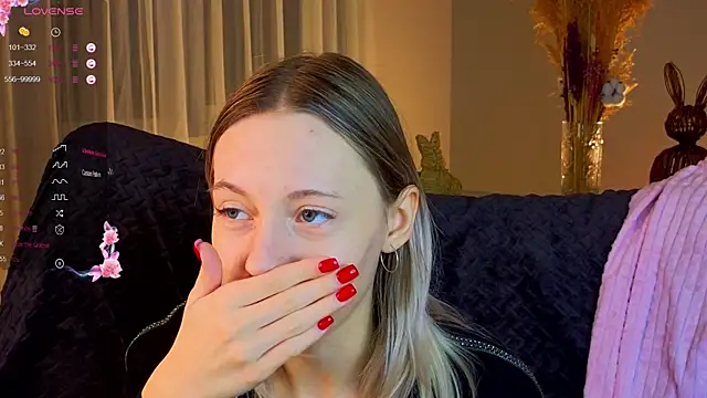 NyxaThorn online show from December 1, 2025, 2:40 pm