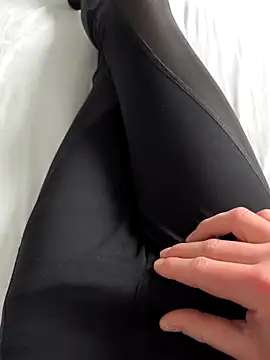 luckylover2024 online show from February 22, 2026, 9:22 am