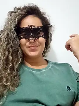 RaphinhaSanches online show from November 2, 2025, 3:06 pm