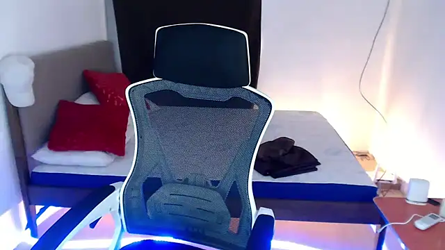 SultryCyraFoxmore online show from September 18, 2025, 5:32 am