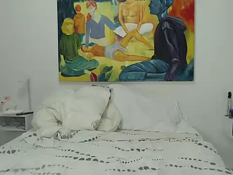 ParisAndVi online show from September 19, 2025, 12:25 am