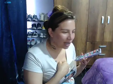 Snapshot of cloequeen15 chatting on December 1, 2025, 10:32 pm cloequeen15 online show from December 1, 2025, 10:32 pm