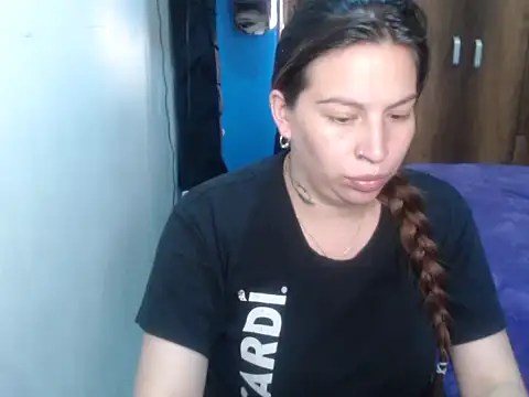 Snapshot of cloequeen15 chatting on March 14, 2026, 10:38 pm cloequeen15 online show from March 14, 2026, 10:38 pm