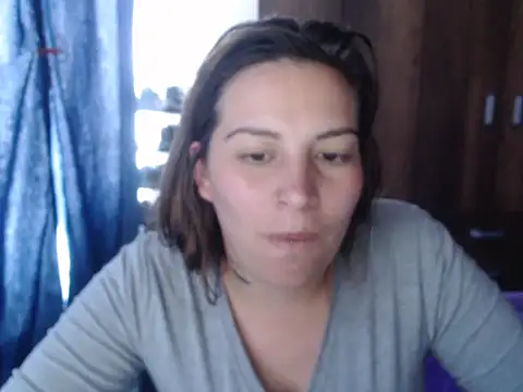 Snapshot of cloequeen15 chatting on November 26, 2025, 8:20 pm cloequeen15 online show from November 26, 2025, 8:20 pm