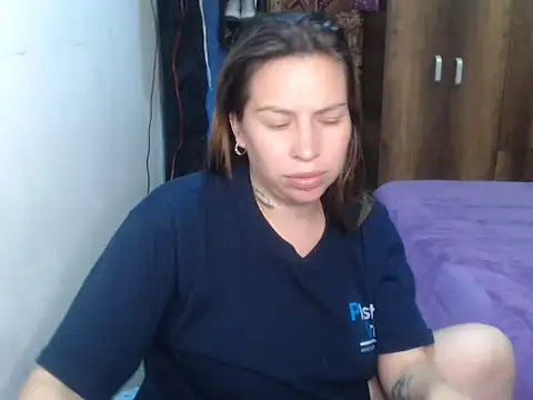 Snapshot of cloequeen15 chatting on March 31, 2026, 11:29 pm cloequeen15 online show from March 31, 2026, 11:29 pm