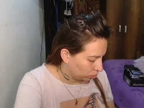 Snapshot of cloequeen15 chatting on March 30, 2026, 1:29 am cloequeen15 online show from March 30, 2026, 1:29 am