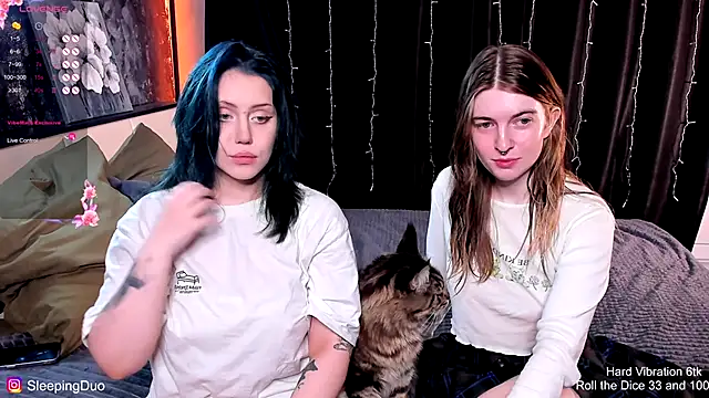 Snapshot of Threesomebabes chatting on November 13, 2025, 5:06 pm Threesomebabes online show from November 13, 2025, 5:06 pm