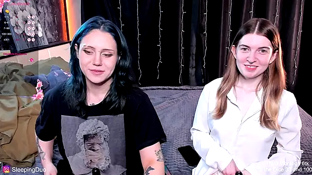 Snapshot of Threesomebabes chatting on November 7, 2025, 11:59 am Threesomebabes online show from November 7, 2025, 11:59 am