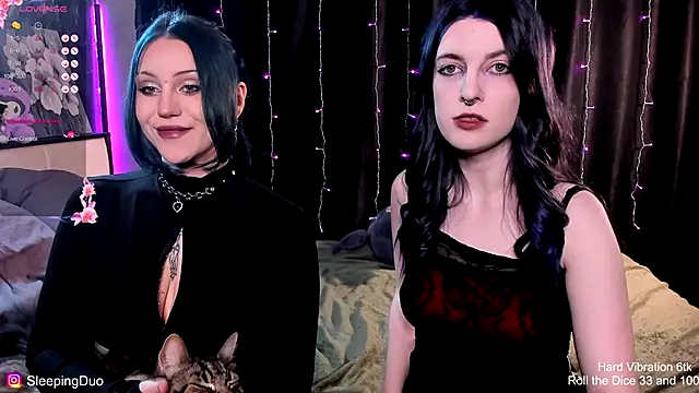 Snapshot of Threesomebabes chatting on December 18, 2025, 4:00 pm Threesomebabes online show from December 18, 2025, 4:00 pm