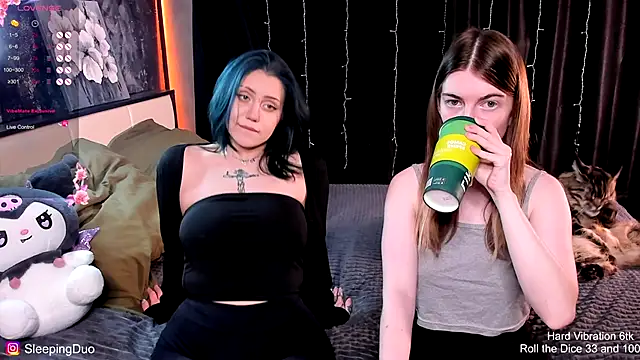 Snapshot of Threesomebabes chatting on November 12, 2025, 12:09 pm Threesomebabes online show from November 12, 2025, 12:09 pm