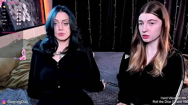 Snapshot of Threesomebabes chatting on November 18, 2025, 3:59 pm Threesomebabes online show from November 18, 2025, 3:59 pm