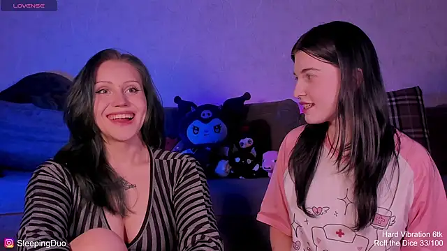 Snapshot of Threesomebabes chatting on June 4, 2026, 6:12 pm Threesomebabes online show from June 4, 2026, 6:12 pm