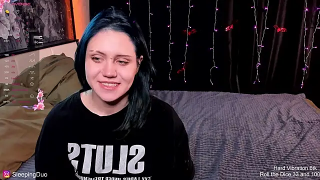 Snapshot of Threesomebabes chatting on November 2, 2025, 1:05 pm Threesomebabes online show from November 2, 2025, 1:05 pm