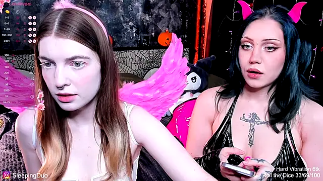 Snapshot of Threesomebabes chatting on October 31, 2025, 11:51 am Threesomebabes online show from October 31, 2025, 11:51 am