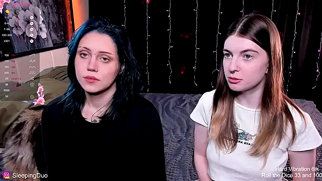 Snapshot of Threesomebabes chatting on November 3, 2025, 1:04 pm Threesomebabes online show from November 3, 2025, 1:04 pm