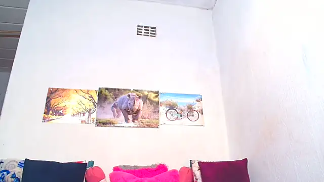 Snapshot of LoloQueen5 chatting on September 21, 2025, 12:10 pm LoloQueen5 online show from September 21, 2025, 12:10 pm