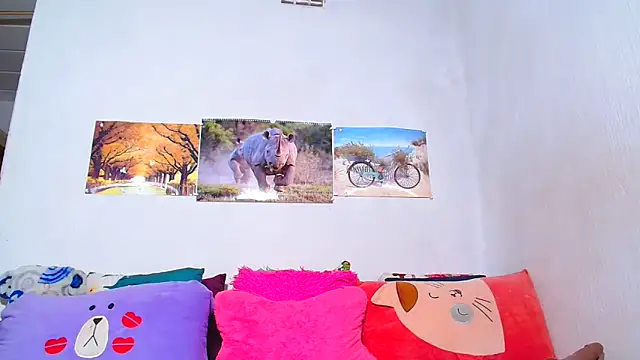 Snapshot of LoloQueen5 chatting on November 19, 2025, 7:03 pm LoloQueen5 online show from November 19, 2025, 7:03 pm