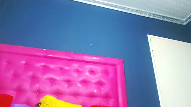 Snapshot of LoloQueen5 chatting on February 25, 2026, 11:10 am LoloQueen5 online show from February 25, 2026, 11:10 am