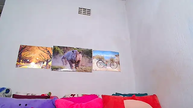 Snapshot of LoloQueen5 chatting on October 22, 2025, 1:54 pm LoloQueen5 online show from October 22, 2025, 1:54 pm