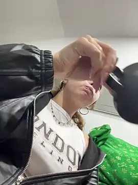 Samantha 2190 online show from December 19, 2025, 5:32 am