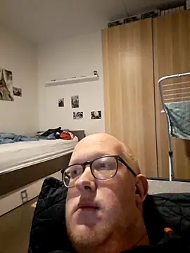 geilerd122 online show from October 26, 2025, 5:35 pm