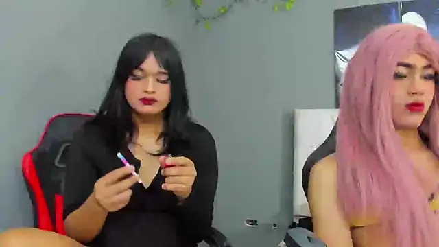 Snapshot of LunaAndLisa chatting on October 3, 2025, 2:40 pm LunaAndLisa online show from October 3, 2025, 2:40 pm